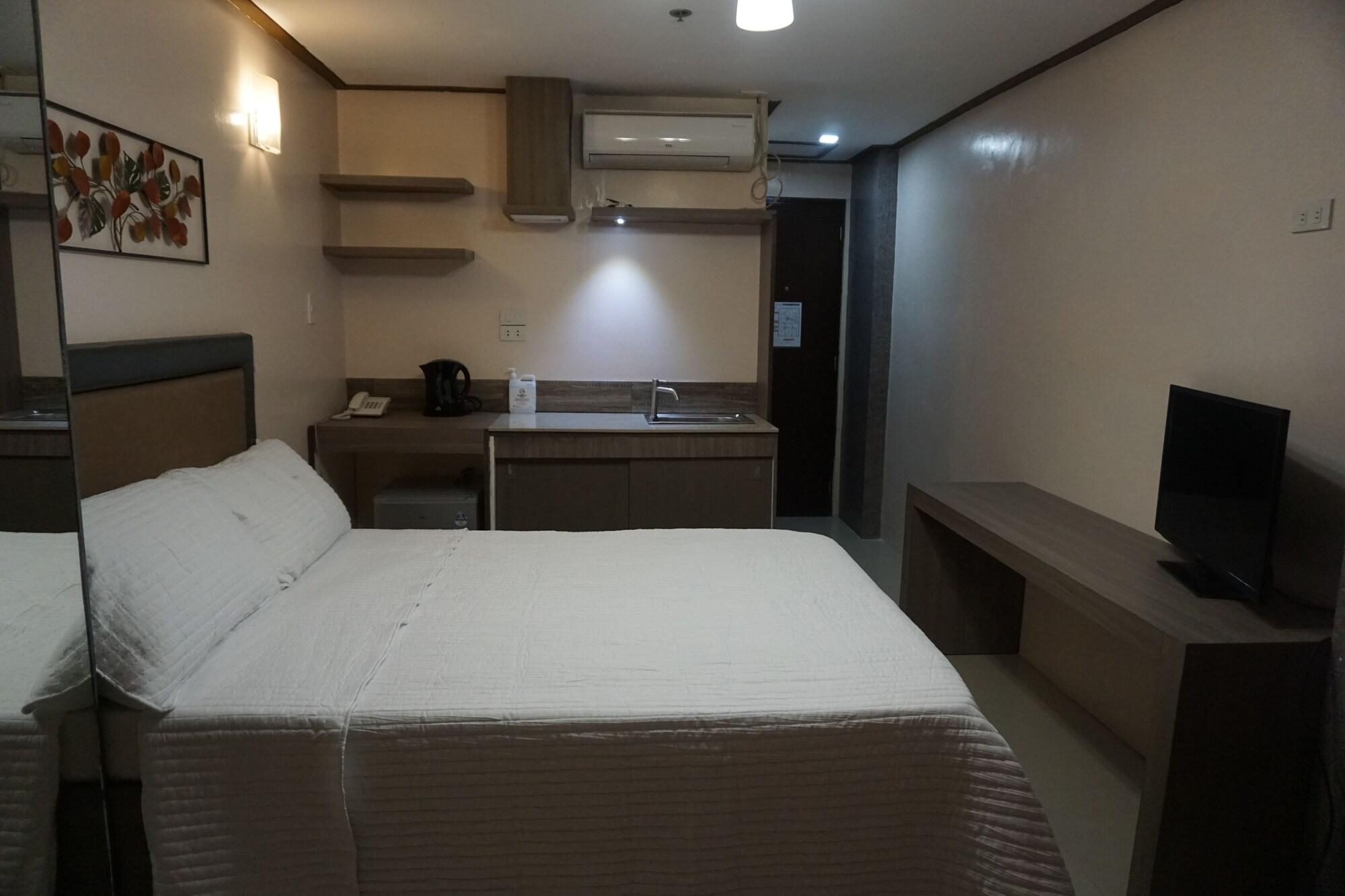 The Shila Philla Hotel Makati City Exterior photo