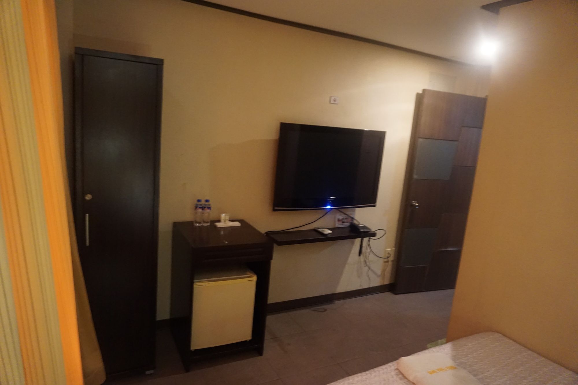 The Shila Philla Hotel Makati City Exterior photo